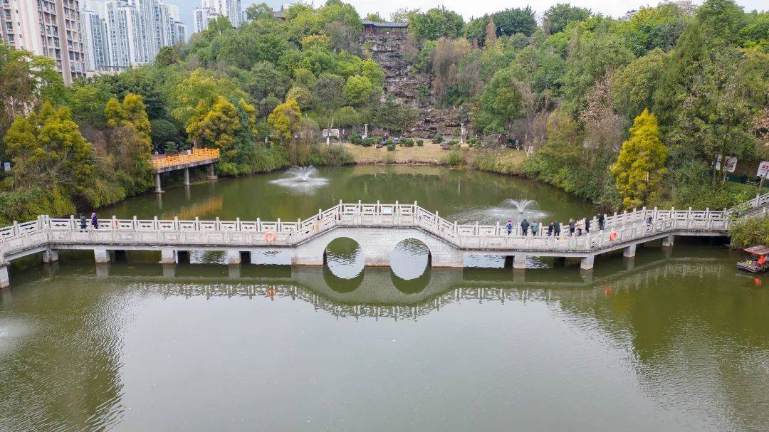 01踏青出游 不负春光月潭公园与大自然来个大满怀个个美如画,呼吸春日