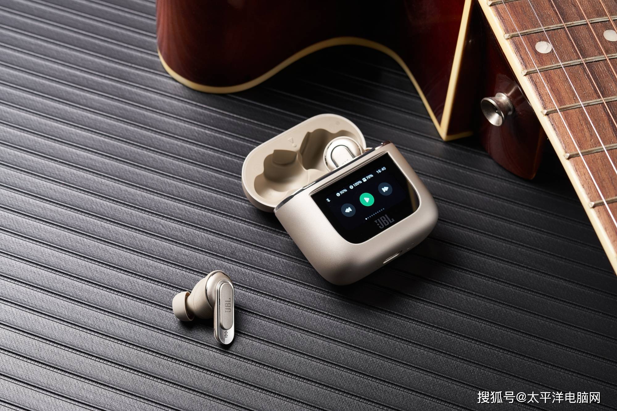 jbl tour pro 2音乐商务舱真无线蓝牙耳机图赏_音质_操作_前卫