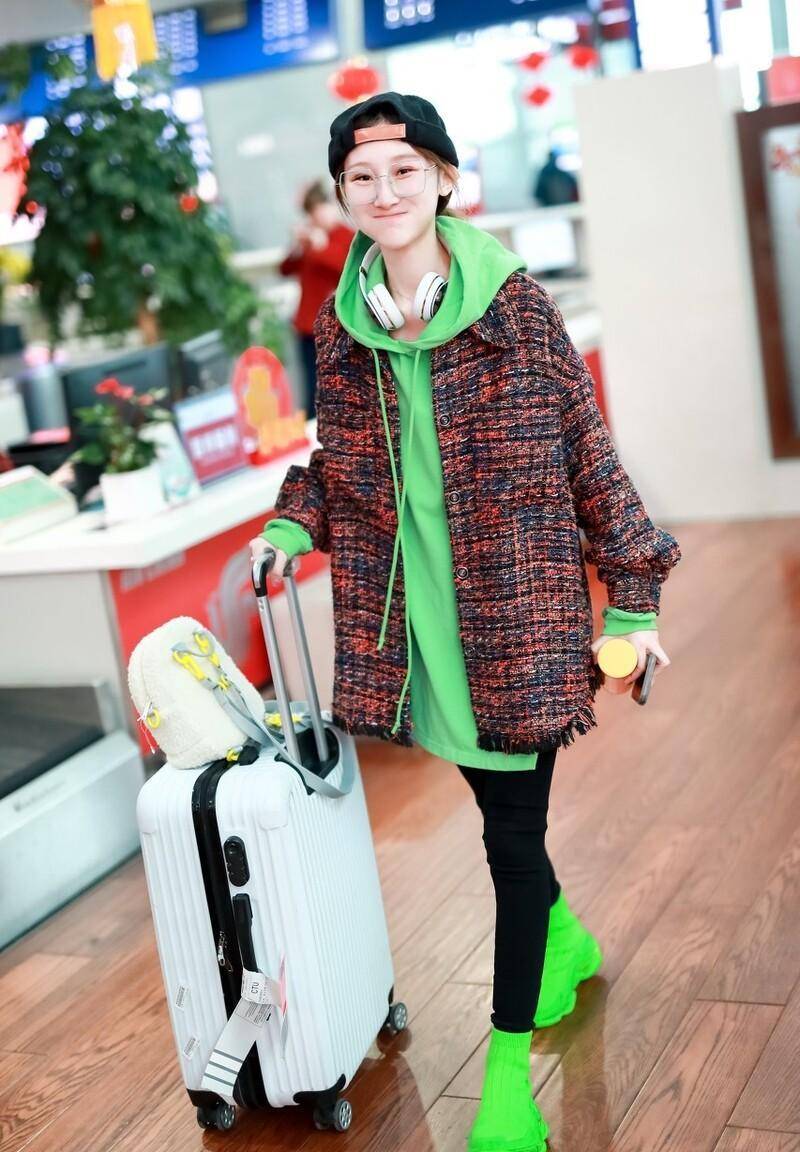 跟陈雪凝学穿白色衬衫裙,做个清新可人的优雅知性女子,美翻春天_亮点