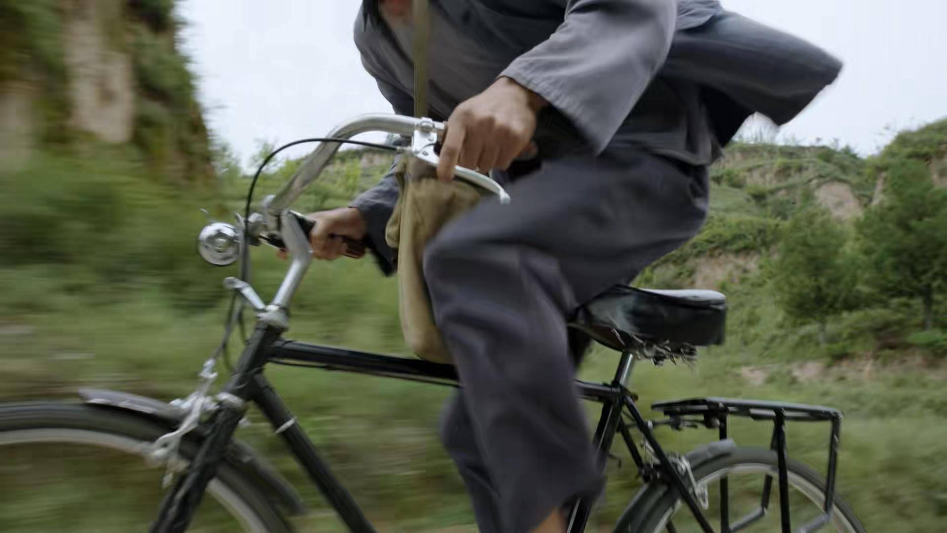陈晓的男一高加林和王天辰的男二高双星,翻越千山万水去城里上学,本应