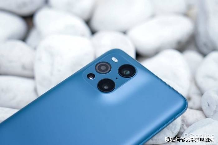 oppo find x3系列在风格上,oppo find x2 pro延续了find x优雅而又