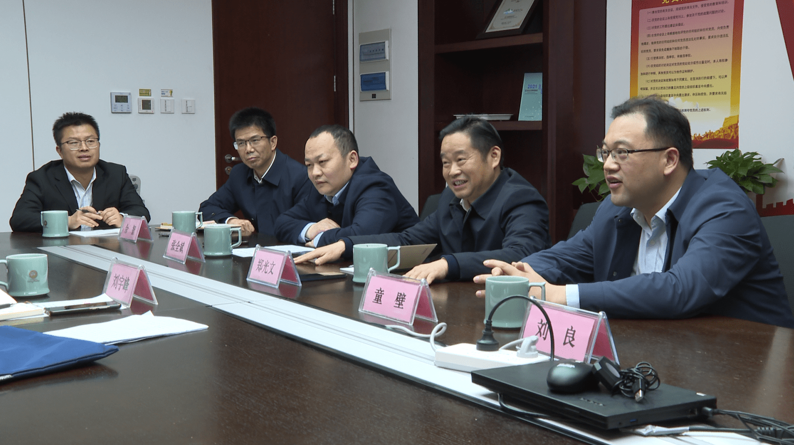 考察中,县委书记郑光文,县委常委,宣传部部长童壁,县委常委,副县长