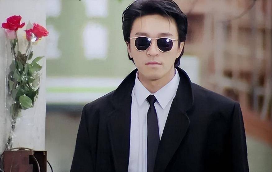 连载5王晶不服周润发赌神被压,重金挖走周星驰,还让陈法蓉献红唇