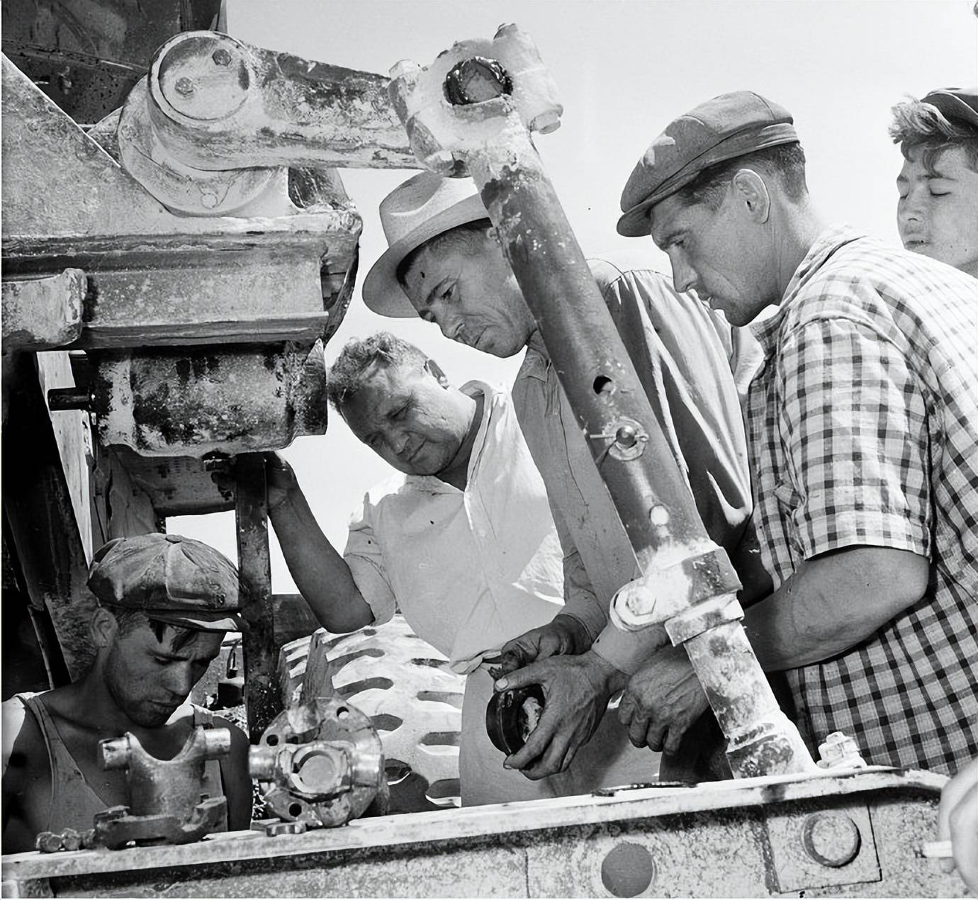 老照片:上世纪五十年代苏联工人的日常生活,工业基础非常雄厚