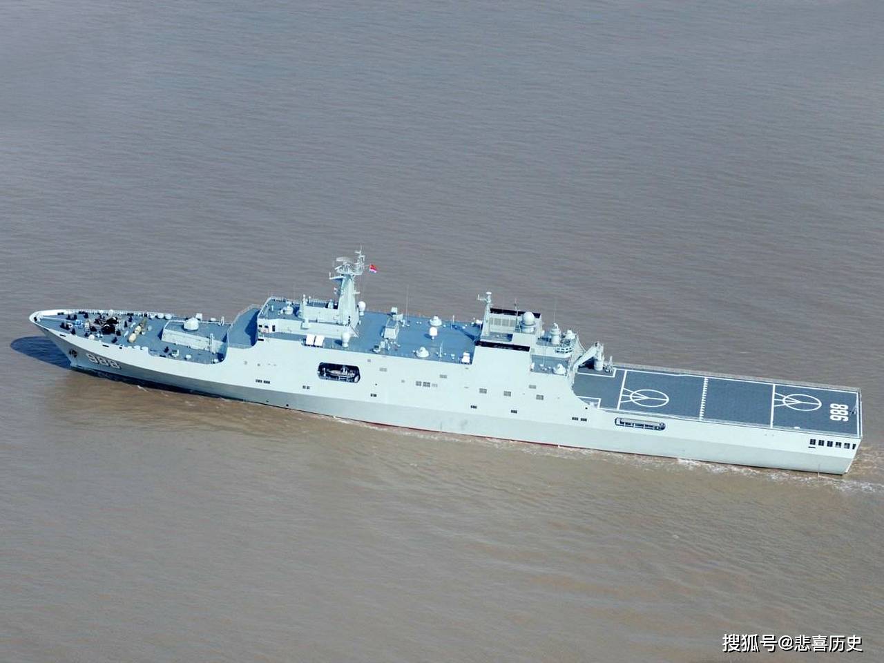 沂蒙山号船坞登陆舰_气垫登陆艇_进行_搭载