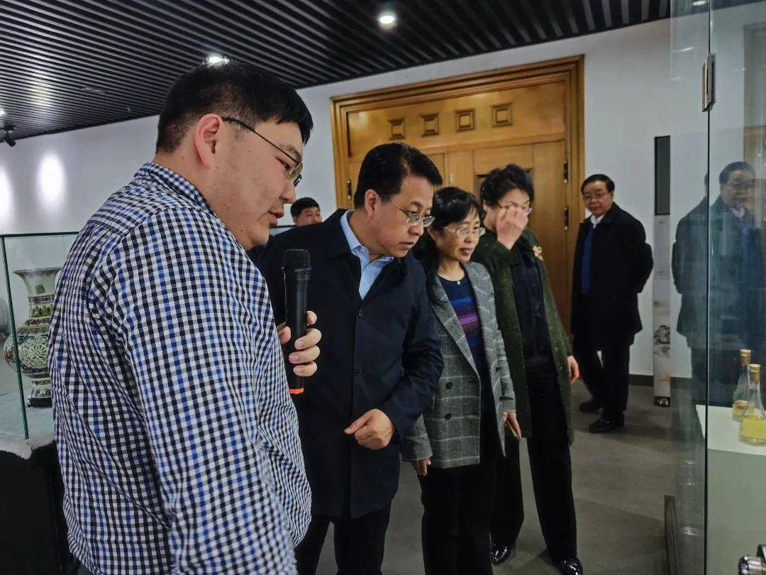 吕梁市人大常委会在文水县调研白酒产业发展情况_刘继_酿造_山西