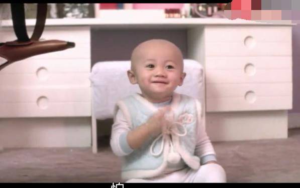 而王嘉明在电影中饰演麦家的儿子,也就是小秃头.