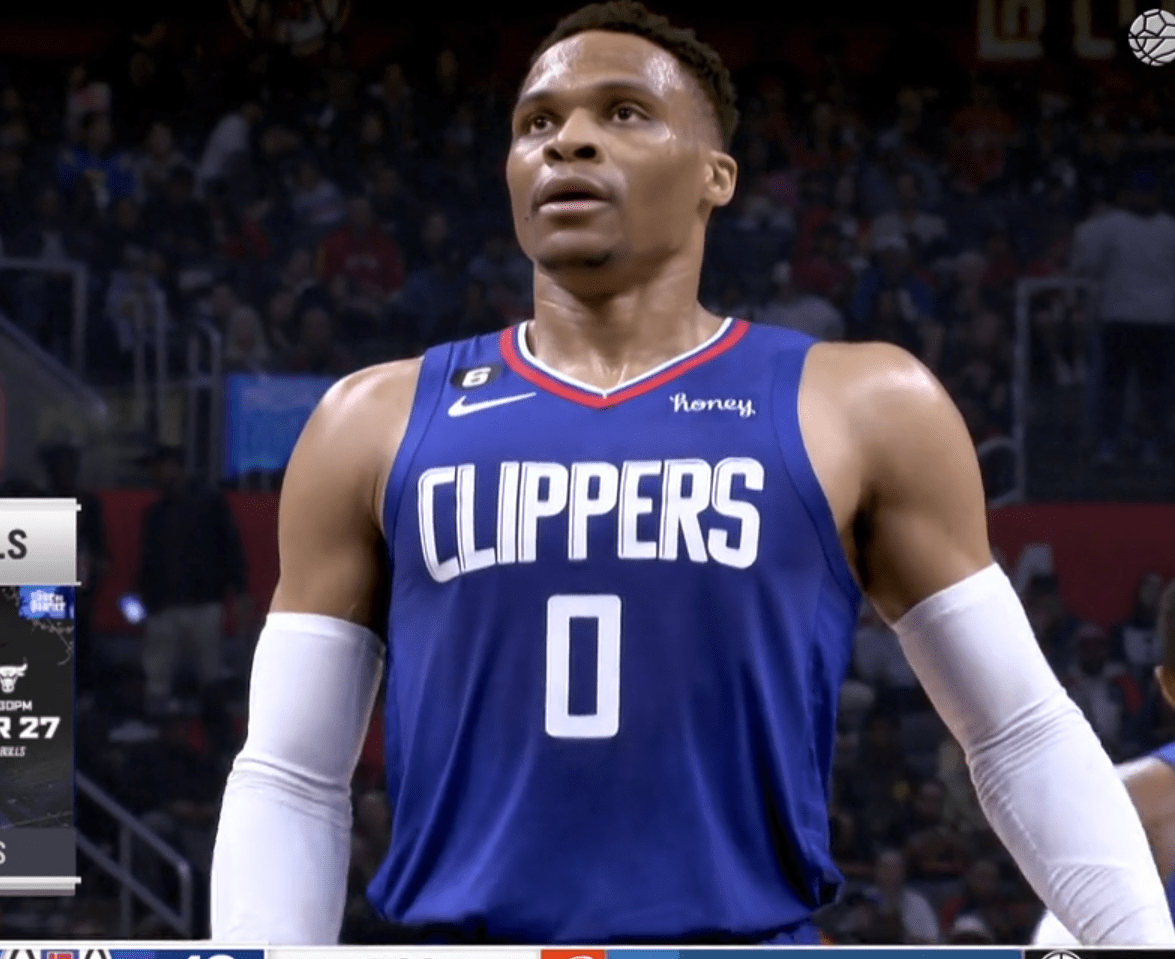  1秒3个技犯，5秒4犯！小卡急眼曼恩驱逐，NBA裁判已经丧心病狂了 