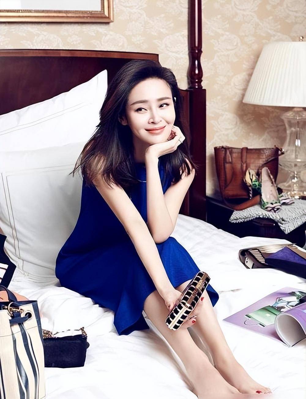 演员于明加我这辈子最正确的决定,就是为普通丈夫生了两个女儿_父母