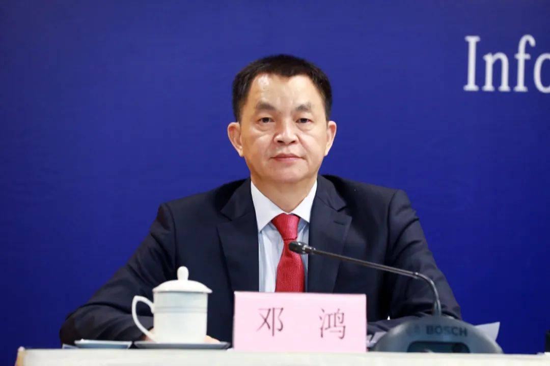 胡洪介绍,第二批出台的9项政策,包括:一是省发展改革委牵头的《广东省