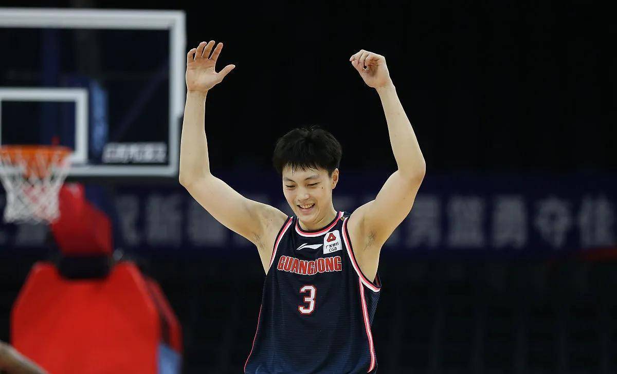 广东队一夜三消息:赵睿预约顶薪,五人确定报销,胡明轩征服黑子_赛季