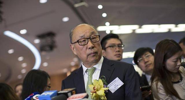 但是万隆在双汇内部早已是神一般的存在,万洪建也是在喝了点酒后才壮