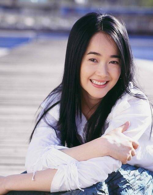 身价百亿两人经朋友介绍认识互相一见钟情虽然高全建比左小青大20岁可