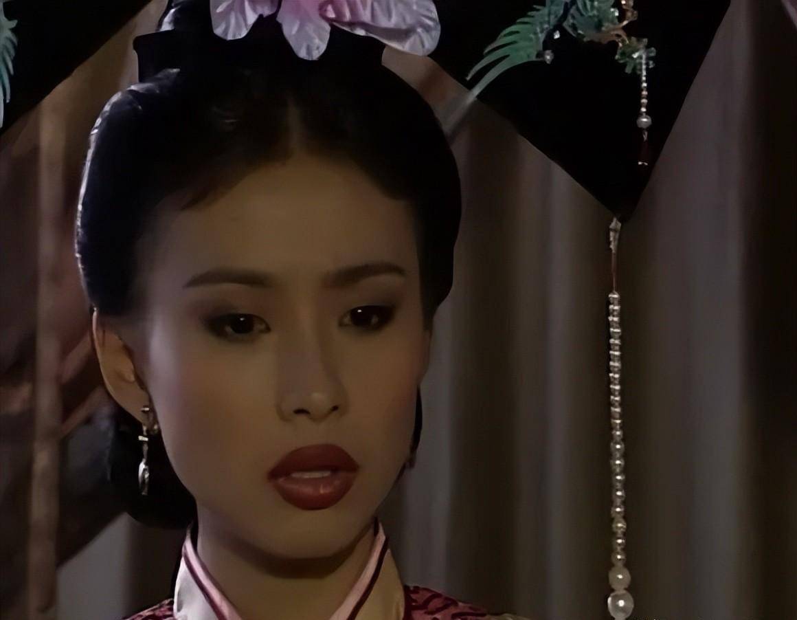 《塞外奇侠》播出27年,剧中演员境况不一"白发魔女"美貌依旧_黄碧仁