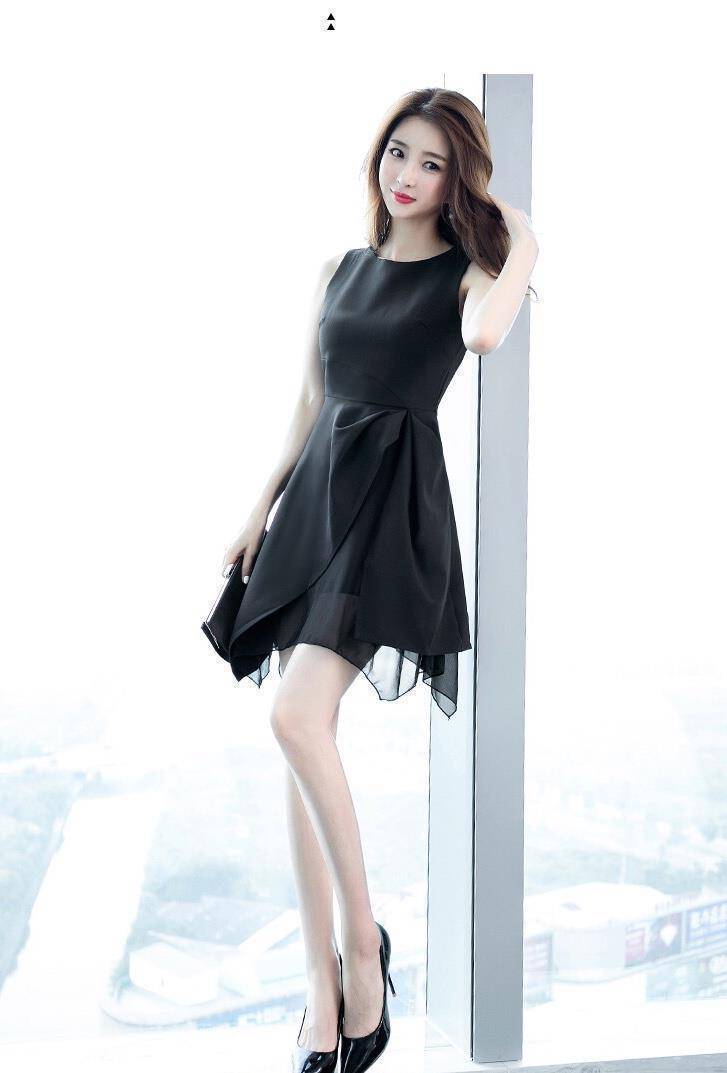 酒店绝美佳人清纯写真,网友表示这丝袜腿闪瞎了眼._美女_黑色_晚礼服