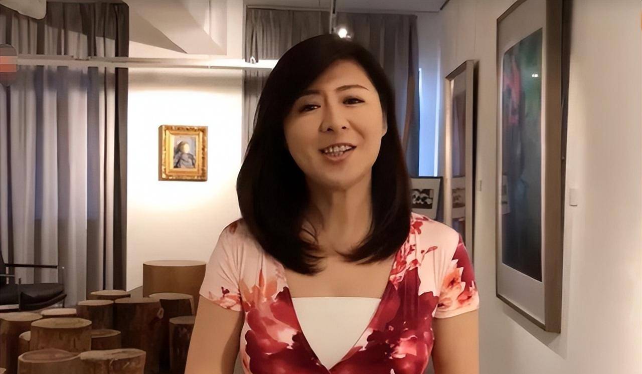 陈蕾,二婚教授,头戴洁白面纱,幸福微笑,与前夫生下一女_李卫东_上海