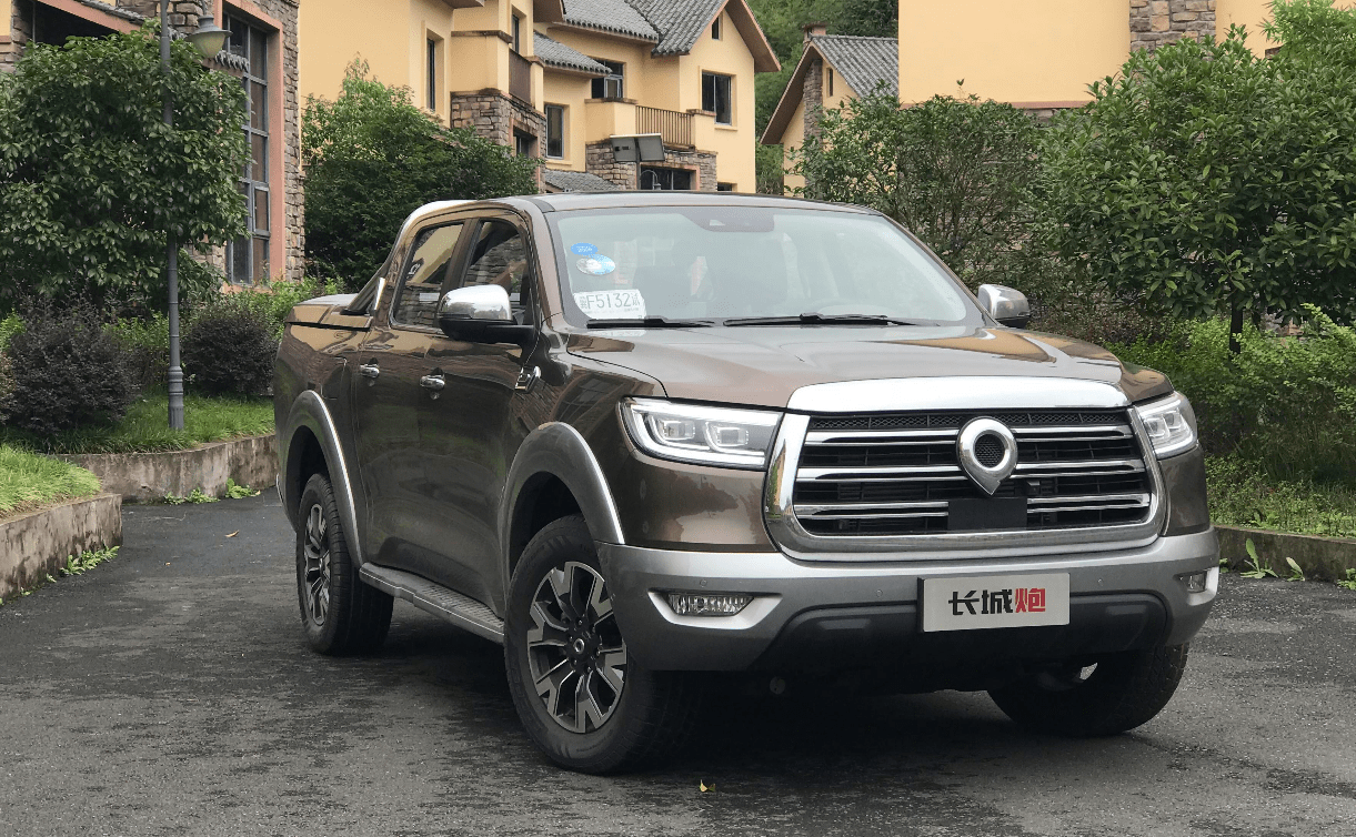 新款长城炮乘用版实车街拍,前脸更霸气,换坦克300挡把 悬浮大屏_搜狐