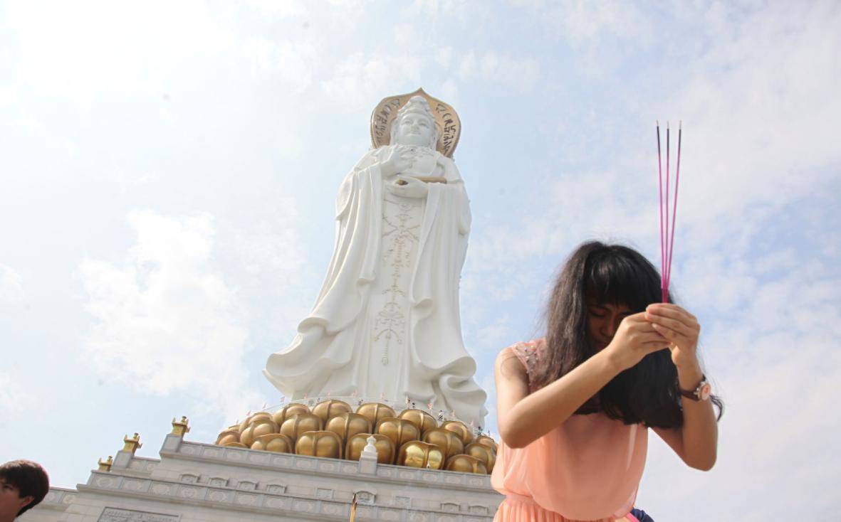 拜佛图片唯美女子壁纸图片