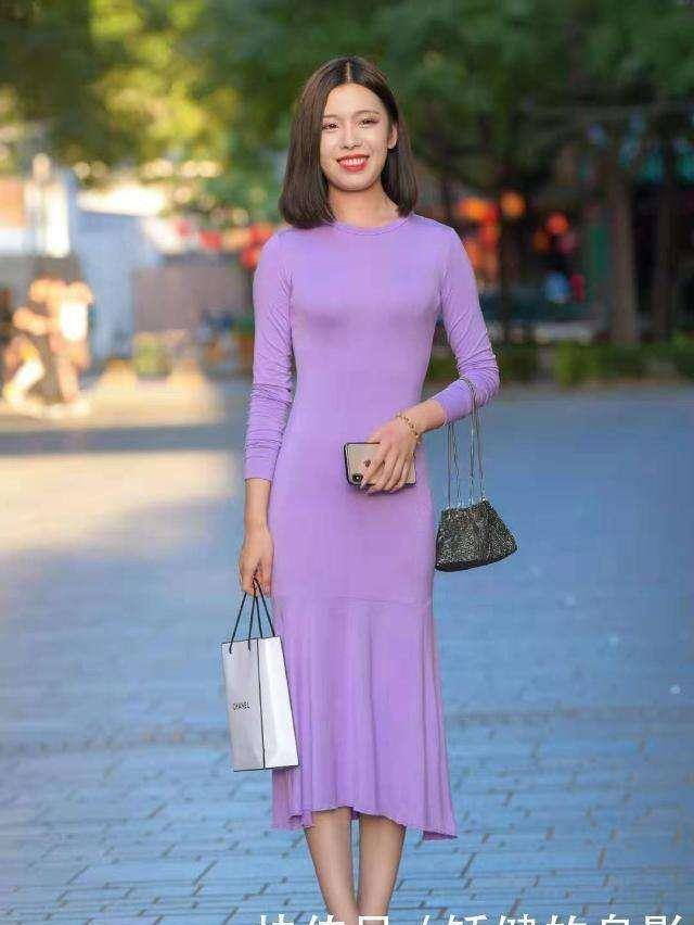 淡紫色连衣裙搭配鞋子图片