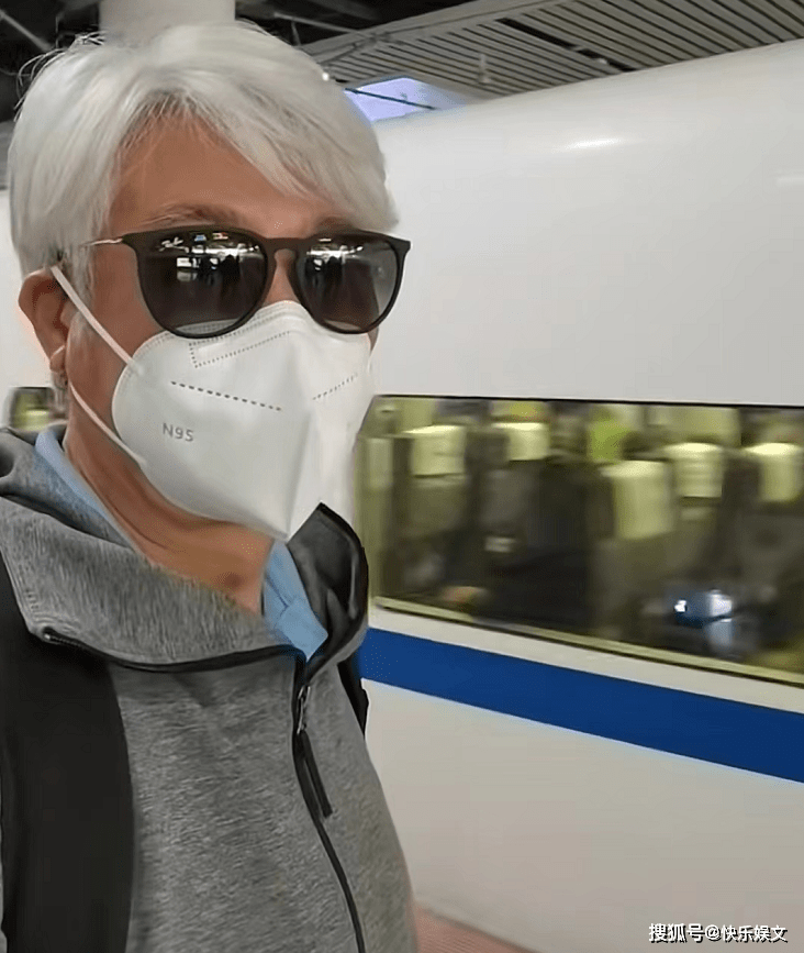 满头白发青春不再,戴m95口罩防病毒_香港_生活_明星