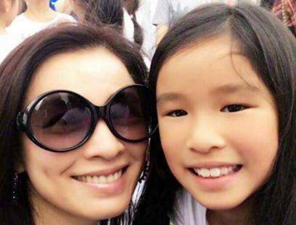 张庭13岁女儿惹争议!