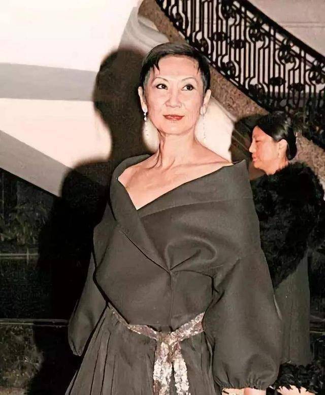 徐克女友罕见秀钻戒,曾和施南生相恋30年,为何选择和助理在一起_公司