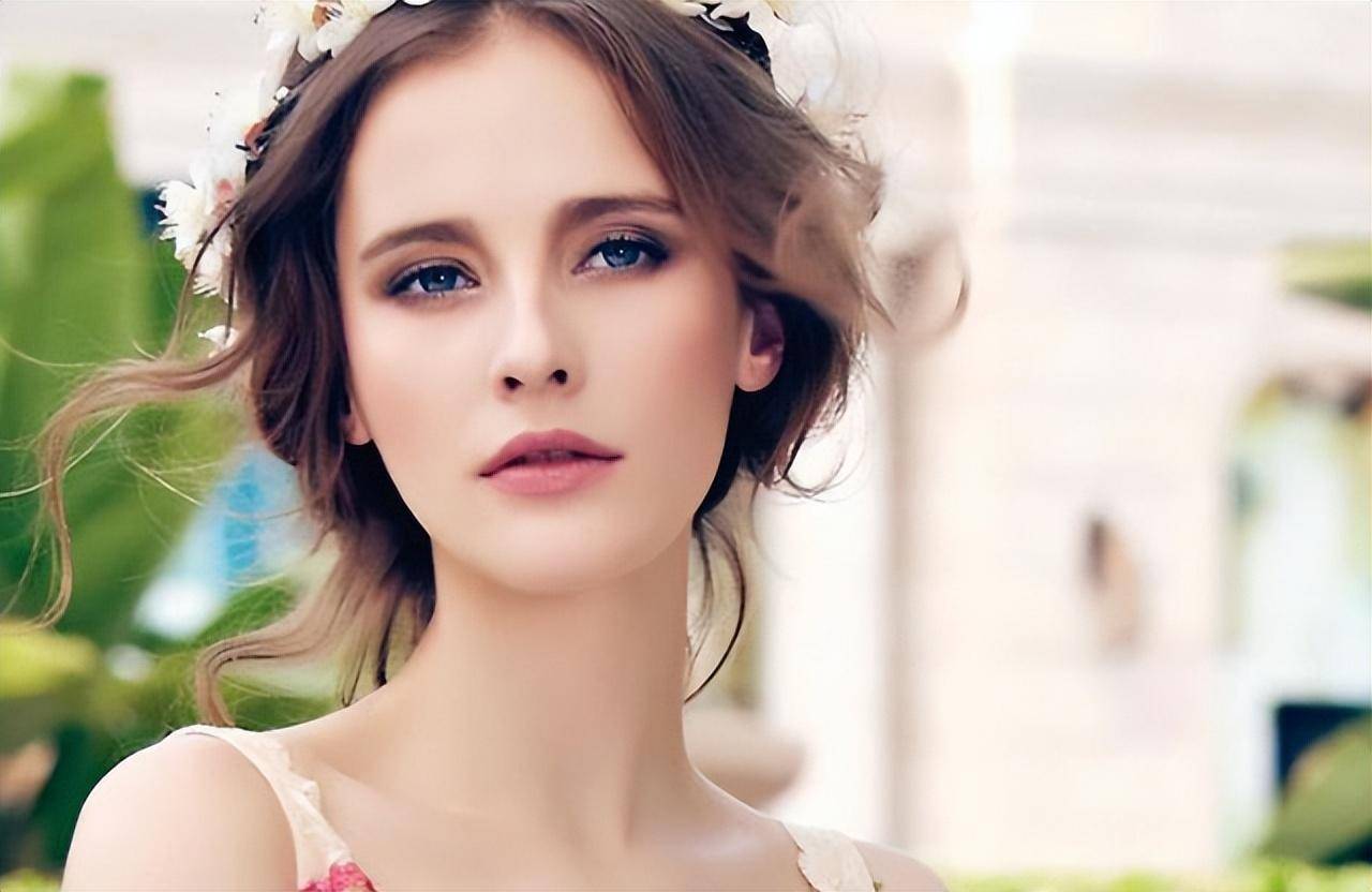 女性,除了与自身的自制力有关之外,与体内荷尔蒙分泌旺盛也有一定的