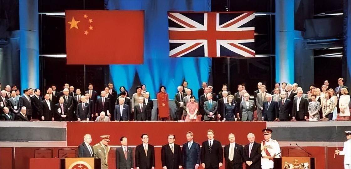 香港回归当夜,英国在交接仪式上阴招频出,中方人员如何化解危机_中国