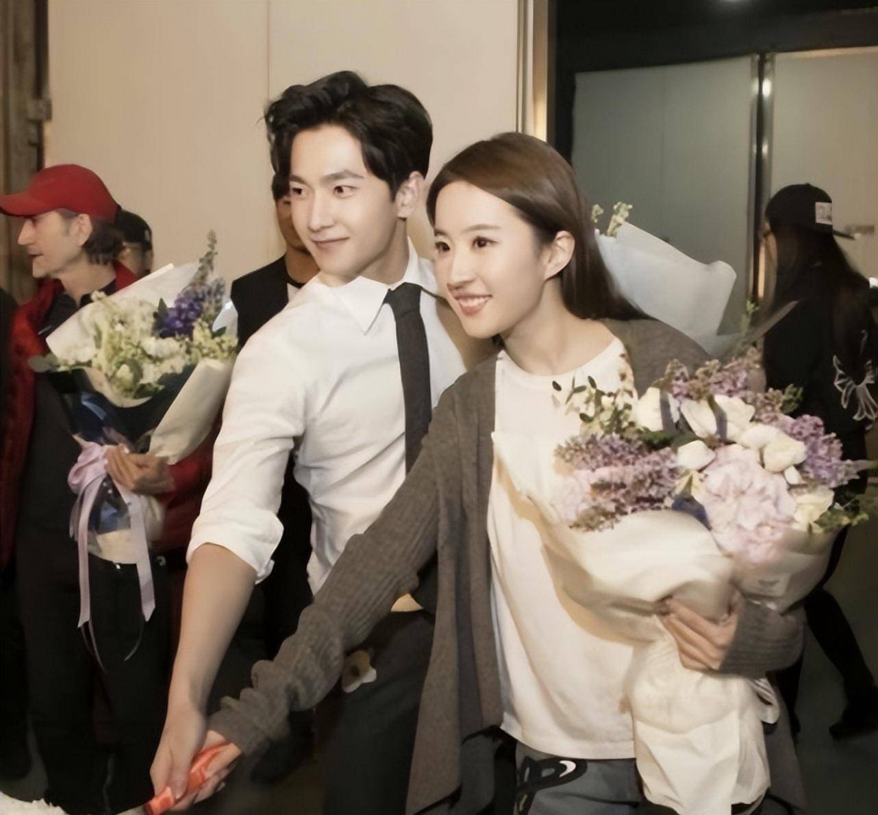 刘亦菲杨洋相见恨晚,热情拥抱梦回三生三世,网友:这才是真爱!