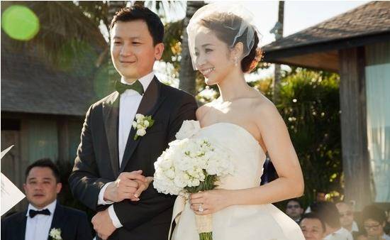 "纯情少女"侯佩岑:从大学开始就交过男朋友,33岁结婚却拥有完美身材