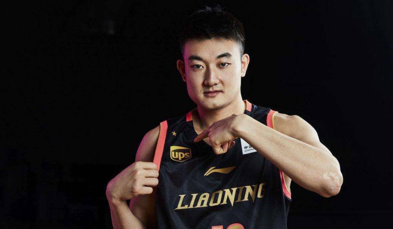 刘志轩,贺天举和郭旭,刘志轩是后卫打造成的小前锋,他的身高,防守是