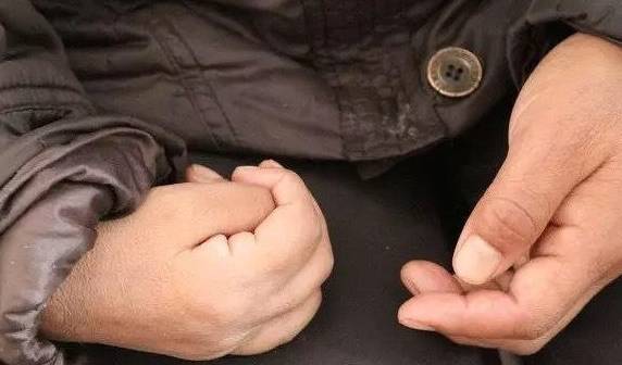 脑梗偏瘫后"挎篮手,画圈腿",这种情况还能康复吗?如何康复?