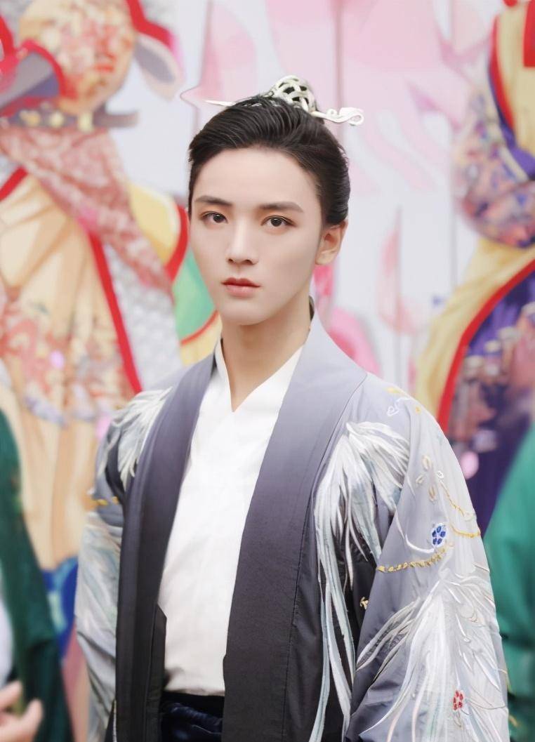 知名汉服男模句芒,被曝未婚先育抛弃母子,女方因此患产后抑郁_西塘