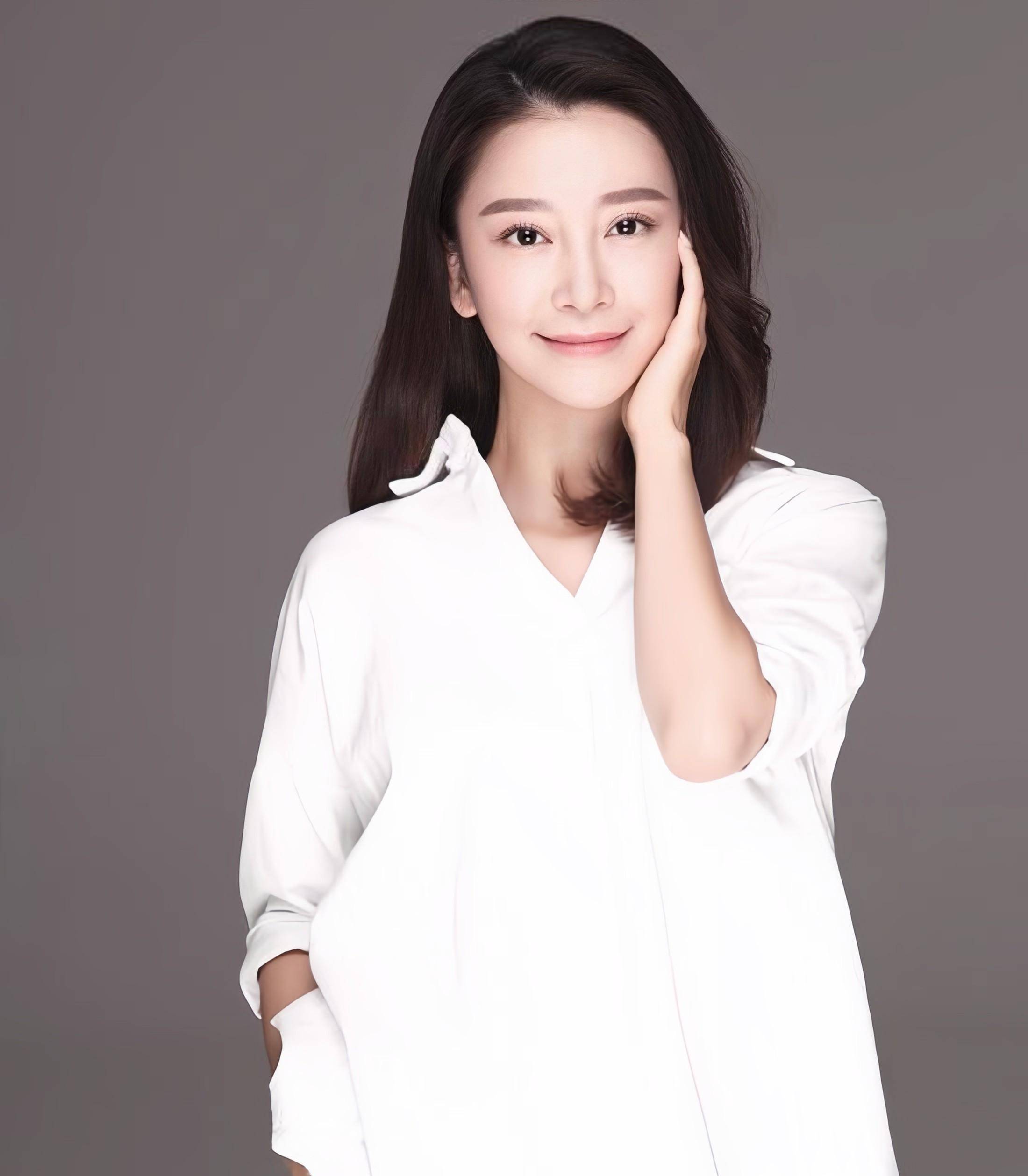 《父母爱情》不起眼女配角,戏外貌美不输女主,她们还是亲姐妹_安杰