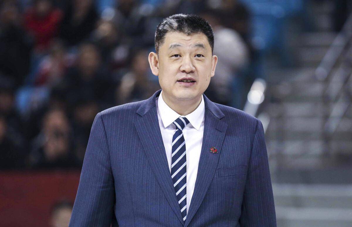 闫军为何被说球迷反而叫好,任骏飞代表了cba联赛的负能量_裁判_比赛