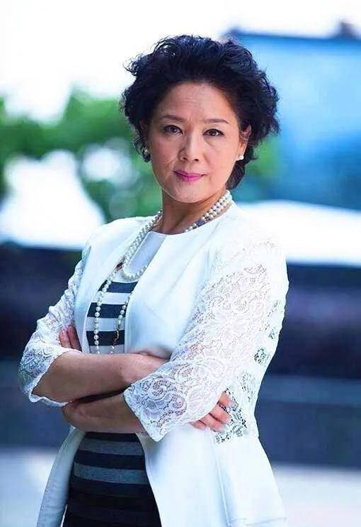 媒体对于杨青扮演母亲的角色的出彩 从不吝赞美之词媒体褒奖他演绎