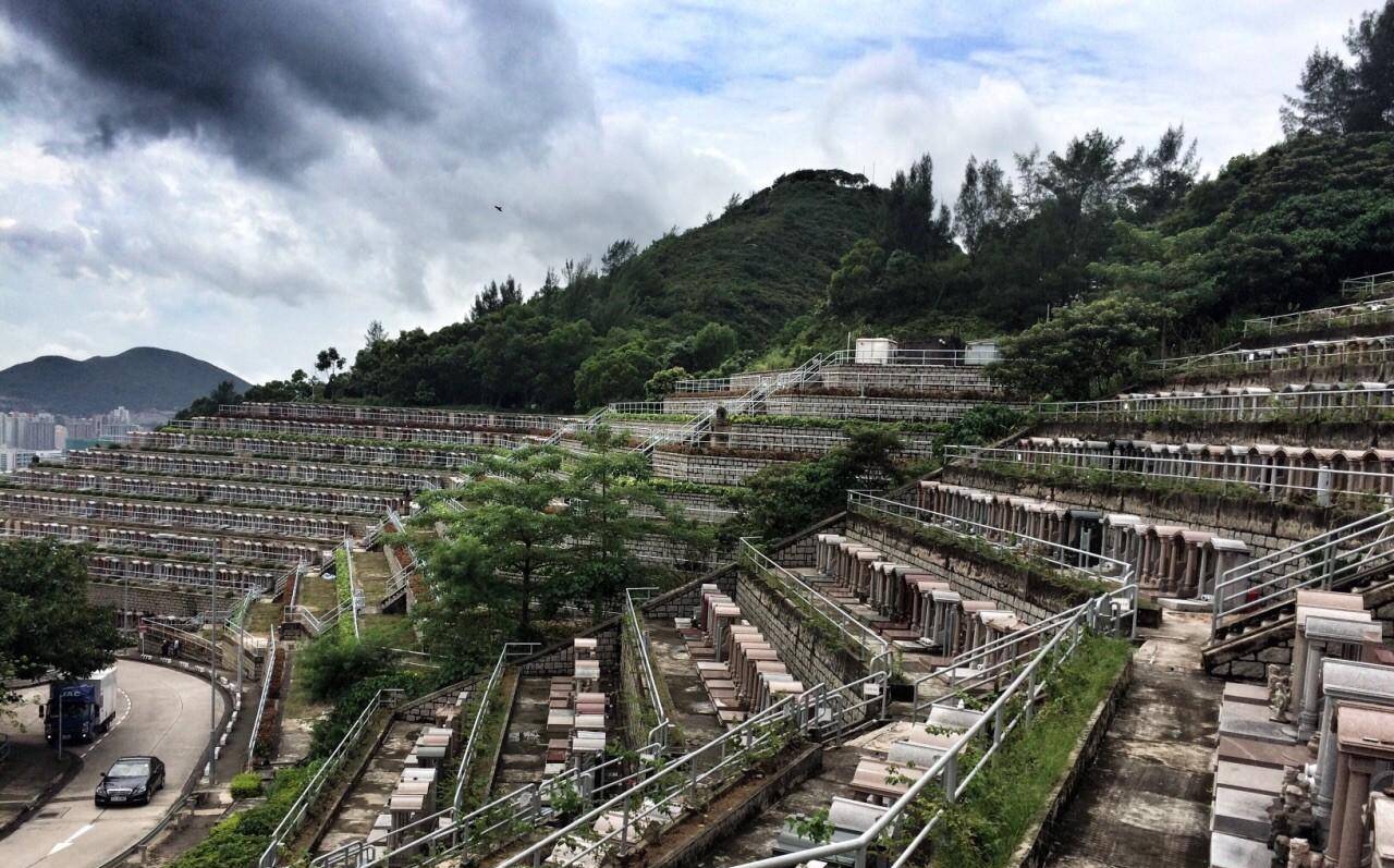 黃家駒墓地:墓碑形狀代表他一生,墓地前兩句墓誌銘令人感慨萬千_香港