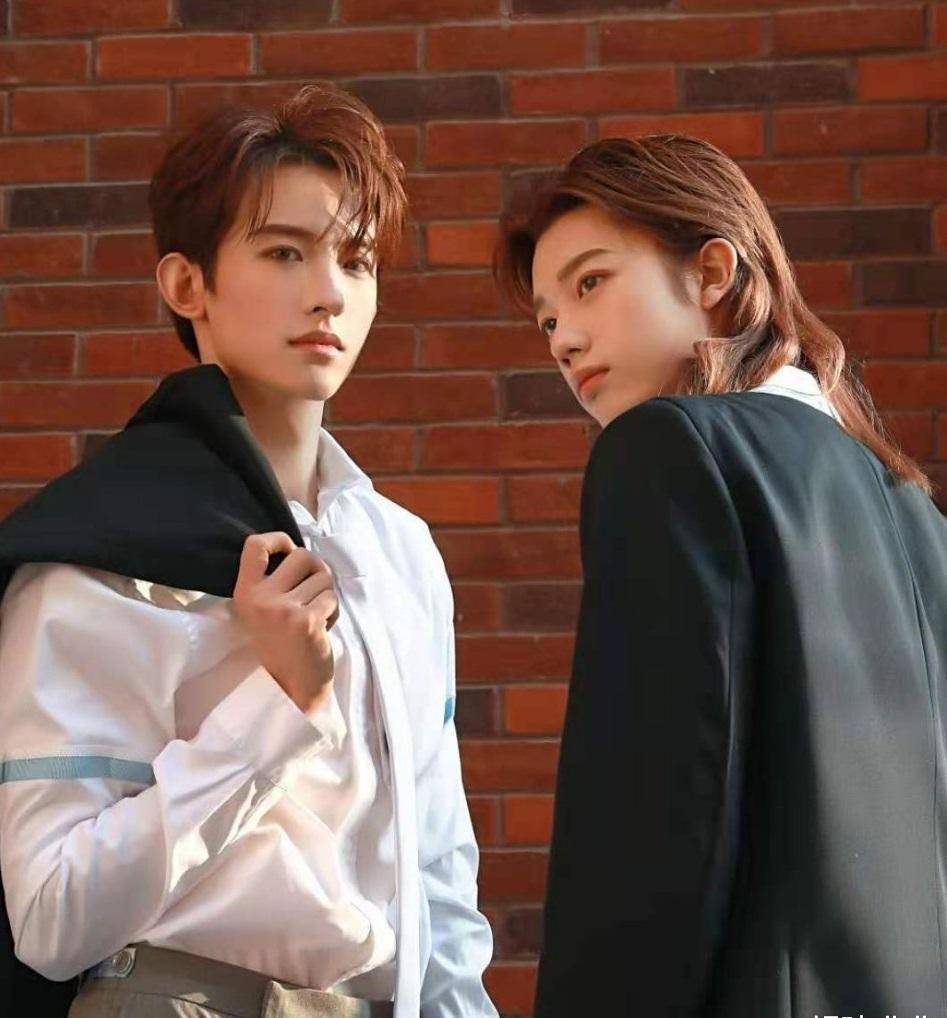 "华滢月下"的常华森和孙滢皓是一对颜值担当,常华