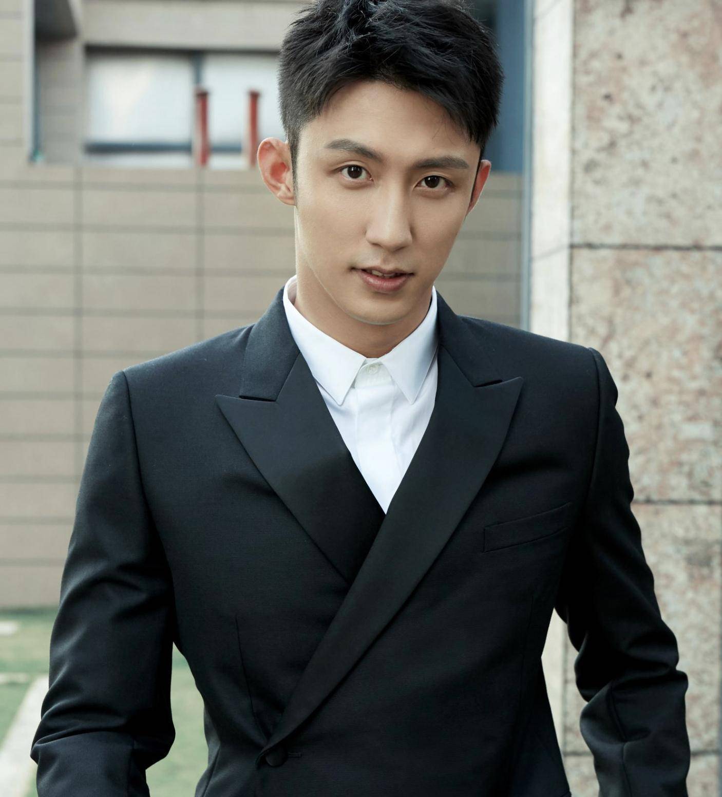 身高超185的10位男明星,个个"鹤立鸡群",不用抠抠搜搜谎报5cm_胡一天