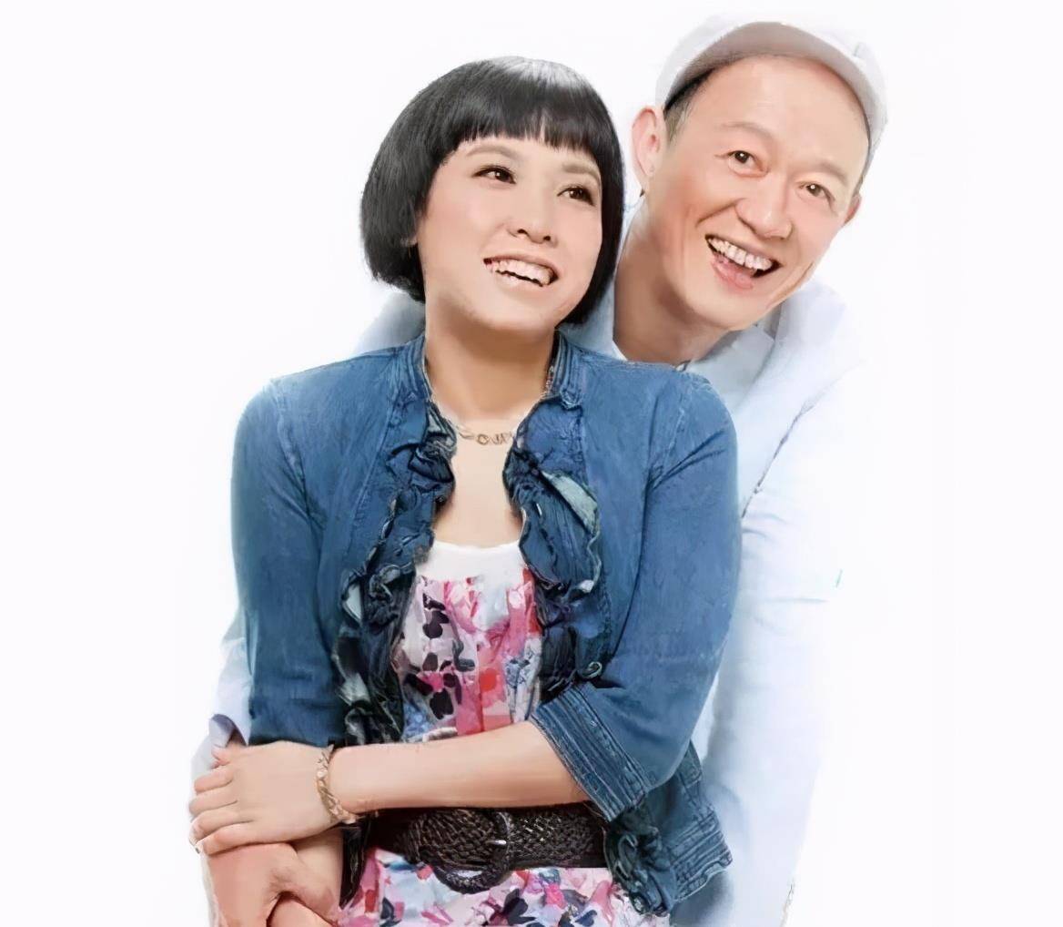 演员金士杰:58岁头婚娶女学生,生了对龙凤胎,72岁的他不敢休息_叶雯