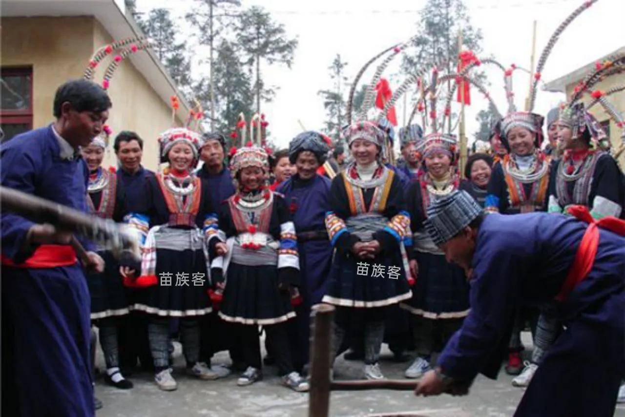 平塘新塘小学原生态苗族儿童舞蹈《咕噜跳月》层层筛选上北京汇演