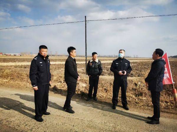 黑龙江省宝清县公安局副局长高勇一行深入夹信子镇督导检查秸秆禁烧