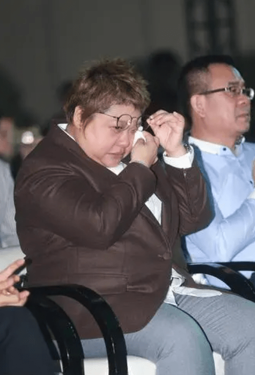韩红的母亲雍西:女儿52岁仍未婚单身,让她纠结心痛_演出_北京_韩德江