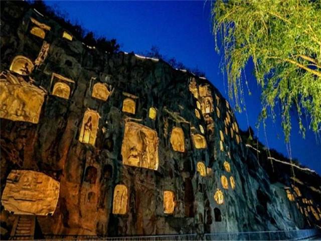 洛阳玩可以去哪些地方旅游？洛阳龙门石窟老君山旅游攻略，错过后悔(洛阳旅游景点大全景点排名榜老君山)