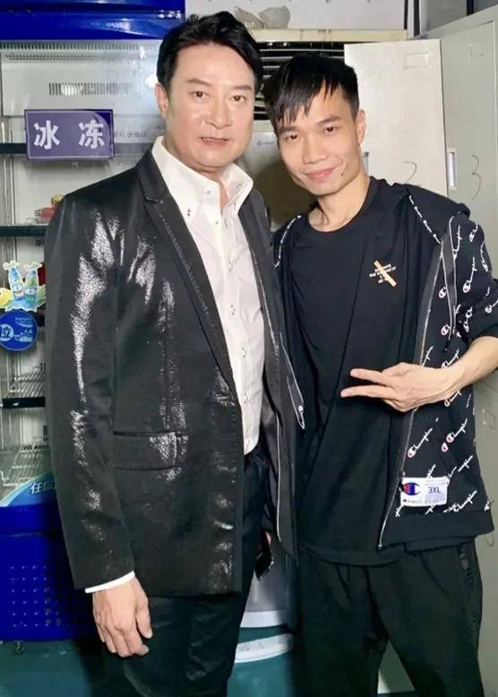 曾经的白马王子刘锡明 如今成了"馒头"大叔_刘德华_生活_李嘉欣