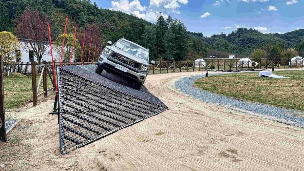 兼顾suv的舒适和越野车的动力 场地试驾哈弗二代大狗燃油版_搜狐汽车