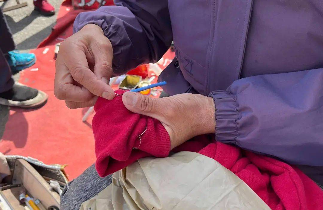 南方织补夫妻俩:二十余载里,修补的是衣物,热爱的是生活_杨大姐_衣服