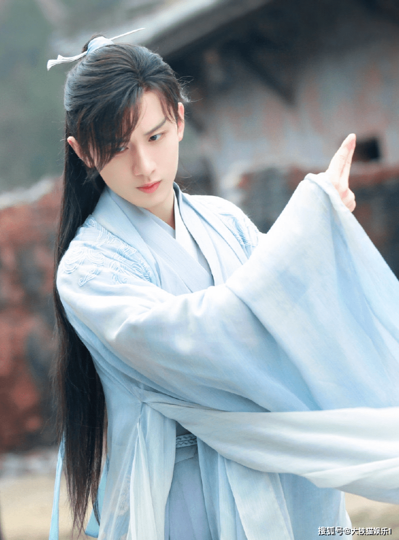 四张影视剧的宣传海报,将娱乐圈的"拜高踩低",体现得淋漓尽致_张颂文