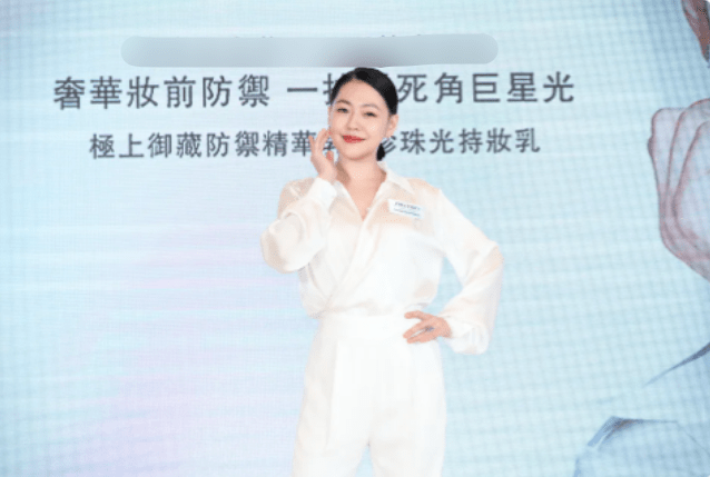 大S胜诉后心情好，与具俊晔在子女面前秀恩爱，男方与孩子相处好
