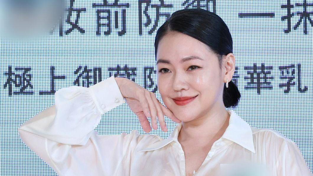 大S胜诉后心情好，与具俊晔在子女面前秀恩爱，男方与孩子相处好